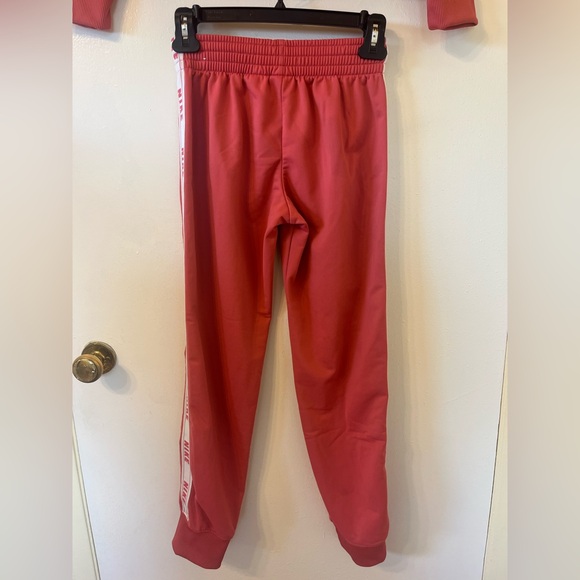 Nike girls salmon color tracksuit matching set - Picture 5 of 10